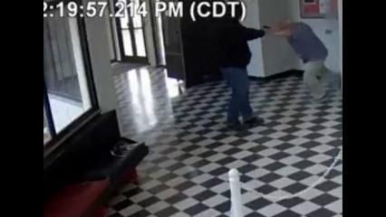 ABD'de liseye silahlı baskın: Kahraman m&uuml;d&uuml;r katliamı &ouml;nledi