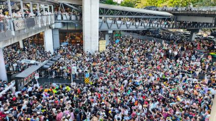 Evleri, sokakları, birbirlerini yıkadılar! Tayland&rsquo;ın en b&uuml;y&uuml;k festivali başladı