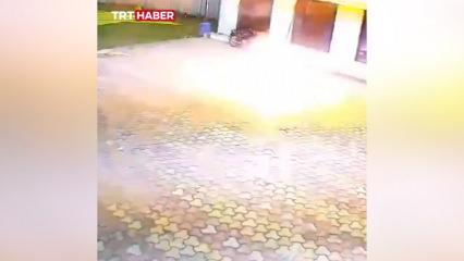  Hindistan'da maymun kovalamak isteyen bir kişi elektriğe kapılıp &ouml;ld&uuml;