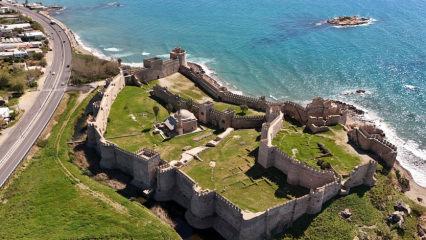 İbadetin 700 yıldır devam ettiği yer! Fethin manevi sembol&uuml;: Mamure Kalesi Camii