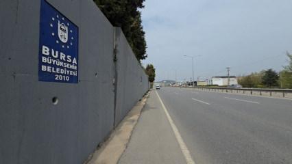 Mudanya'da faciaya davetiye &ccedil;ıkaran istinat duvarı her an ara&ccedil;ların &uuml;zerine &ccedil;&ouml;kebilir