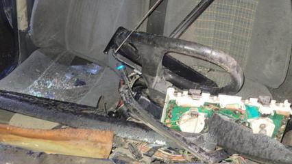 K&ouml;pr&uuml; bariyerlerine &ccedil;arparak par&ccedil;alanan otomobilin s&uuml;r&uuml;c&uuml;s&uuml; hayatını kaybetti