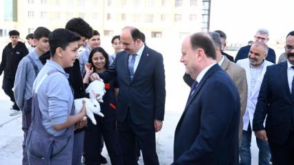 Milletvekili Baykan ve Başkan Altay'dan &ouml;ğrencilere s&uuml;rpriz ziyaret