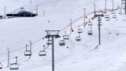 Paland&ouml;ken&rsquo;de kayak sezonu uzadı: Pistler mayıs sonuna kadar a&ccedil;ık