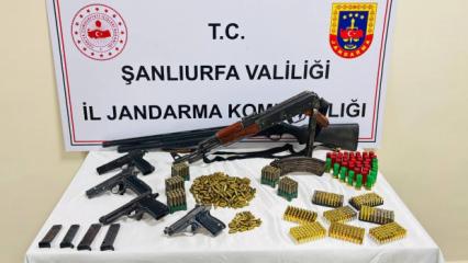 Şanlıurfa&rsquo;da cephanelik gibi eve baskın: Uzun namlulu t&uuml;fek ve tabancalar ele ge&ccedil;irildi!