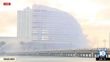 Miami'deki 26 yıllık Mandarin Oriental oteli saniyeler i&ccedil;inde yıkıldı