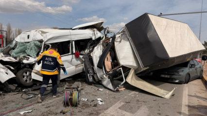 Kırşehir'de kırmızı ışıkta korkun&ccedil; kaza: &Ccedil;ok sayıda yaralı var