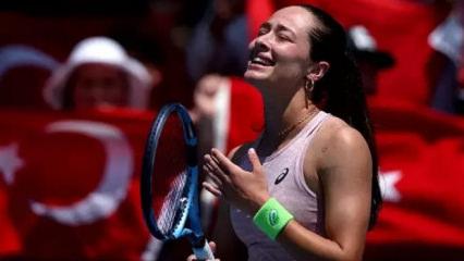 Zeynep S&ouml;nmez, tarih yazmaya devam ediyor! D&uuml;nya 8 numarasına set g&ouml;stermedi