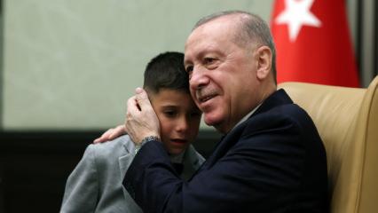 23 Nisan'da K&uuml;lliye'de duygusal anlar! Erdoğan g&ouml;zyaşlarını tutamadı