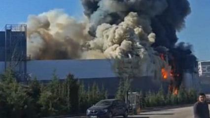 Ankara'da boya fabrikasında yangın: Dumanlar g&ouml;ky&uuml;z&uuml;n&uuml; kapladı!