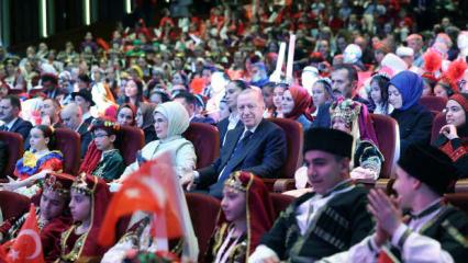 Cumhurbaşkanı Erdoğan'dan &ccedil;ocuklara dijital medya uyarısı: Tehlikelere karşı dikkatli olun