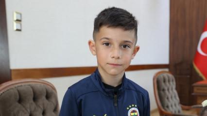 Cumhurbaşkanı Erdoğan'ı g&ouml;r&uuml;nce g&ouml;zyaşlarını tutamayan Mutlucan duygularını anlattı