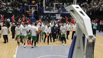 Cumhurbaşkanı Şara, dostluk ma&ccedil;ı &ouml;ncesi basketbol oynadı