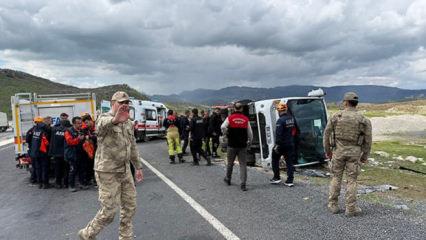 Diyarbakır-Bing&ouml;l kara yolunda yolcu otob&uuml;s&uuml; devrildi: &Ouml;l&uuml; ve &ccedil;ok sayıda yaralı var