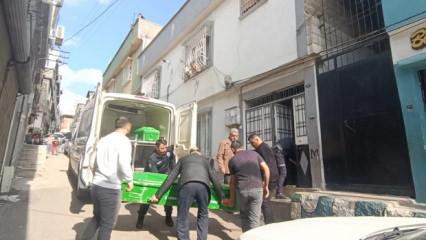 Babasını boynundan bı&ccedil;aklayarak &ouml;ld&uuml;ren 14 yaşındaki kız karakola teslim oldu