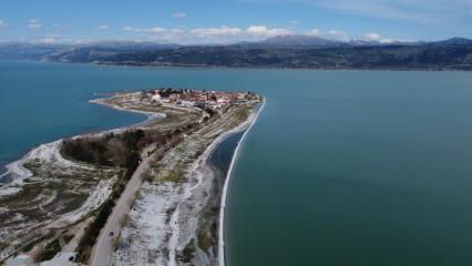 Eğirdir G&ouml;l&uuml;&rsquo;nde kendiliğinden oluştu: Turistler hayran kaldı