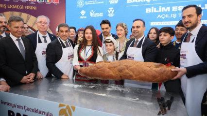 Esenler'de dev festival, 12 &uuml;lkeden yoğun katılım! Bakan Kacır festivalde m&uuml;jdeyi duyurdu