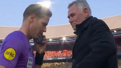 Finalde g&ouml;r&uuml;lmemiş anlar! Hakem saha kenarında telefonla konuştu: Espriler havada u&ccedil;uştu