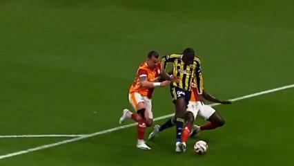 Galatasaray-Fenerbah&ccedil;e derbisi olaylı başladı! RAMS Park'ta penaltı kararı