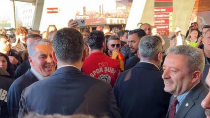 Galatasaraylı y&ouml;neticiler, Fenerbah&ccedil;eli y&ouml;neticileri karşıladı