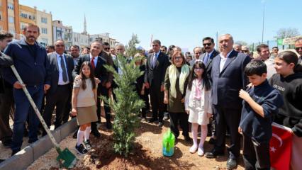 Gaziantep B&uuml;y&uuml;kşehir'den 23 Nisan'a &ouml;zel fidan dikim t&ouml;reni
