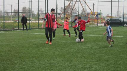 Kaymakam sahaya indi! 4. sınıf &ouml;ğrencileriyle ma&ccedil; yaptı