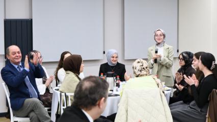 Kumrulu gen&ccedil;ler İstanbul'da g&ouml;n&uuml;l sofrasında buluştu