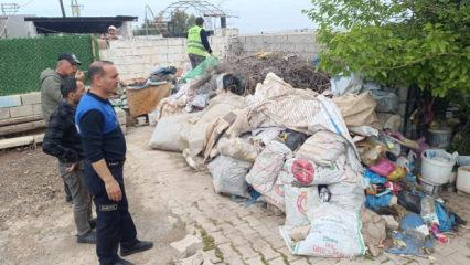 Reyhanlı'da bir evden 6 kamyon &ccedil;&ouml;p &ccedil;ıkarıldı