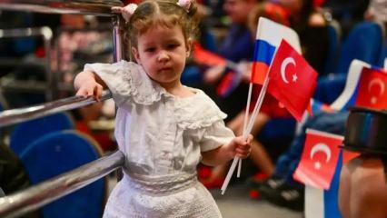 Rusya'da 23 Nisan coşkusu: Uluslararası &Ccedil;ocuk Şenliği programı yapıldı