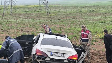 Siirt'te otomobil ile kamyonet &ccedil;arpıştı: 2 &ouml;l&uuml;, 3 ağır yaralı