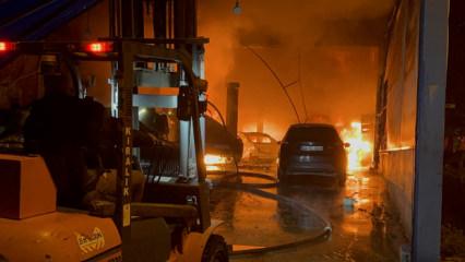 Tamirhanede yangın! 5 ara&ccedil; alev alev yandı