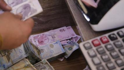 Telefonunda film izlerken hayatının şokunu yaşadı! Banka tazminat &ouml;deyecek