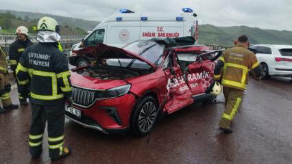 Tırla otomobil &ccedil;arpıştı: Yaralılar var!