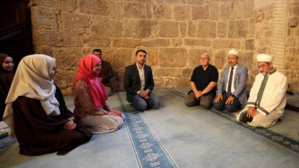 Antalya'da camileri gezen Ukraynalı yoga eğitmeni, M&uuml;sl&uuml;man oldu: Yeni ismi Meryem!