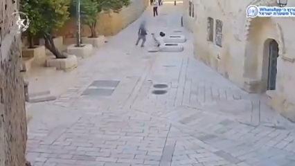 Yahudi fanatik Fransız katolik kadını sokakta saldırdı