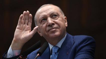 AK Parti Grup Toplantısı'nda "Tayyip Dede, seni seviyorum" s&ouml;zleri  tebess&uuml;m ettirdi