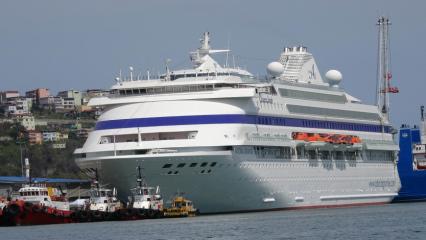 Aylardır beklenen misafirler geldi: Dev kruvaziyer Samsun&rsquo;a demirledi
