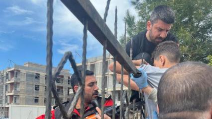 Diyarbakır'da demir korkuluk, k&uuml;&ccedil;&uuml;k &ccedil;ocuğun koluna saplandı