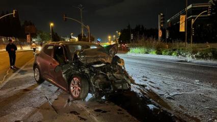 Bakırk&ouml;y&rsquo;de seyir halindeki otomobil, tıra arkadan &ccedil;arptı: 1 yaralı