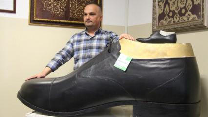 Bolu'da T&uuml;rkiye'nin en b&uuml;y&uuml;k giyilebilir ayakkabısı &uuml;retildi: Tam 222 numara