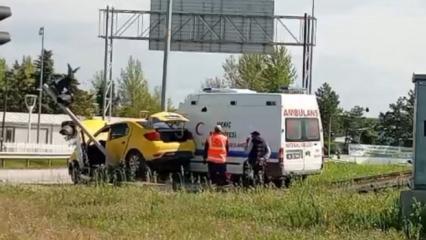 Edirne'de ambulans ile taksi &ccedil;arpıştı: Yaralılar var!