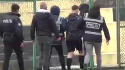Yeşil sahada olay bitmiyor! Hakemin y&uuml;z&uuml;ne yumruk atan futbolcu g&ouml;zaltına alındı