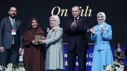 Emine Erdoğan'dan "Aile ve N&uuml;fus On Yılı Vizyon Belgesi" paylaşımı