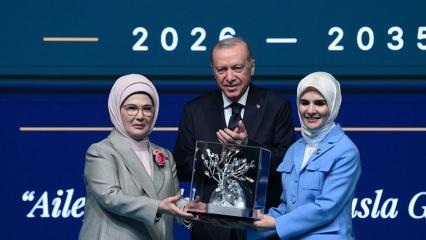 Emine Erdoğan'dan "Aile ve N&uuml;fus On Yılı Vizyon Belgesi Tanıtım Programı" paylaşımı