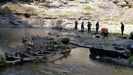 Gezmek i&ccedil;in gittiği şelalede başına kaya par&ccedil;ası d&uuml;şen Og&uuml;n hayatını kaybetti