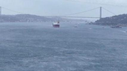 İstanbul Boğazı'nda gemi arızası! &Ccedil;ift y&ouml;nl&uuml; trafik durduruldu