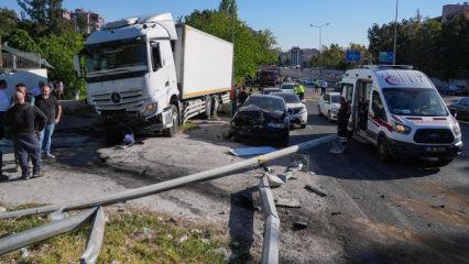 İzmir'de tır 9 araca &ccedil;arptı: Bir polis şehit d&uuml;şt&uuml;
