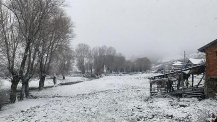 İzmir'e mayıs ayında kar yağdı! Meteoroloji uyarmıştı: Kış geri d&ouml;nd&uuml;