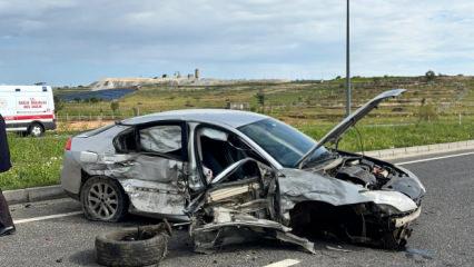 Mardin&rsquo;de minib&uuml;s ve otomobil &ccedil;arpıştı: Yaralılar var