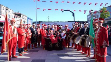 &Uuml;mraniye sokaklarında mehter coşkusu 